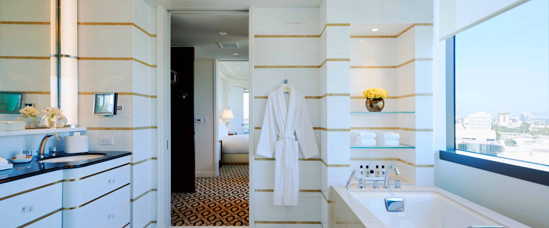 Waldorf Astoria BH — Bathroom